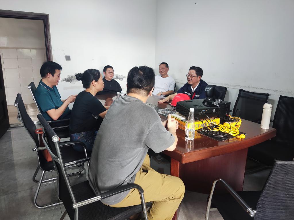 钒钛学院博士走访攀枝花市泓岩科技有限公司